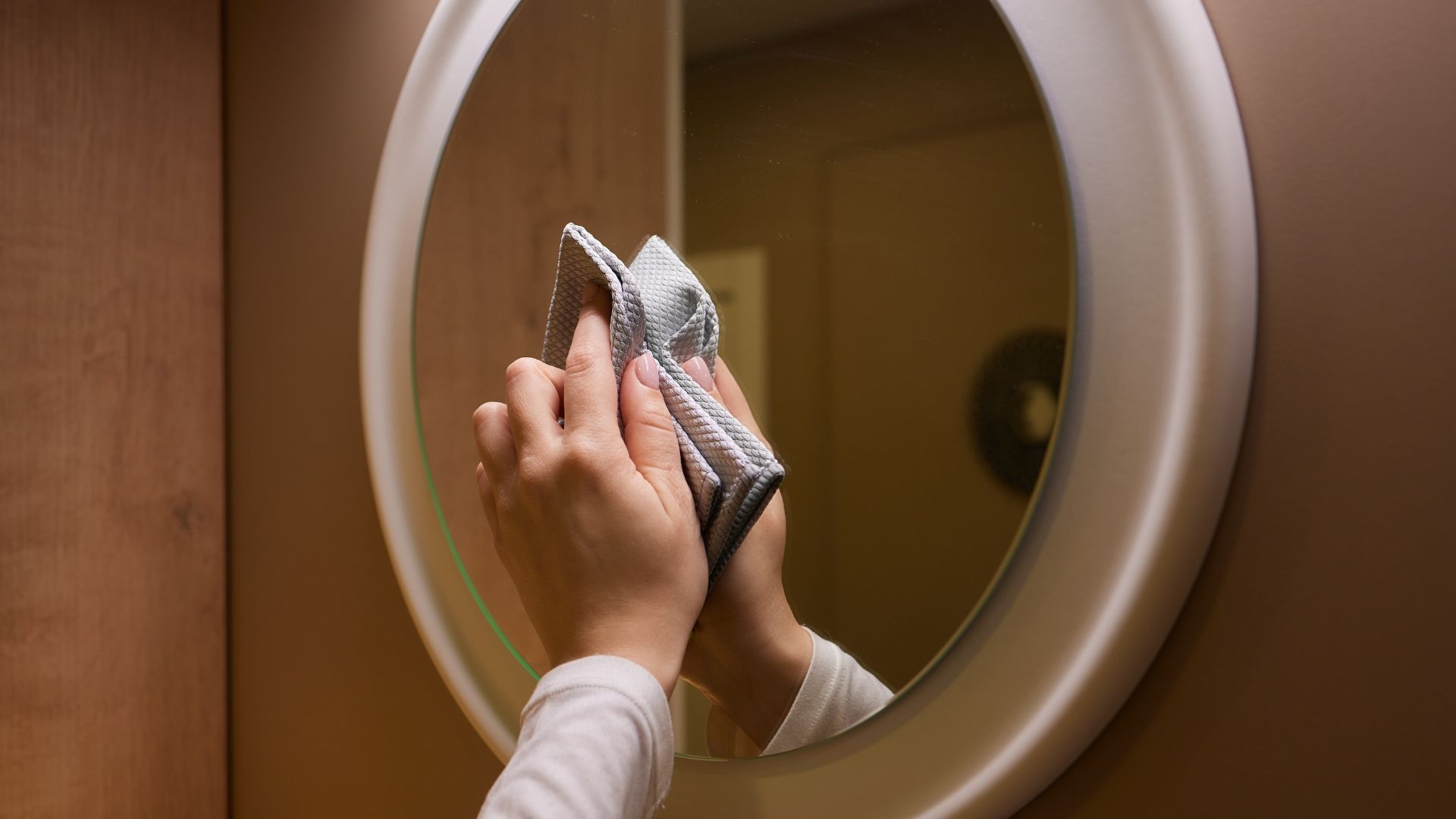 Mirror, mirror on the wall – what are you made from, after all? Find out 