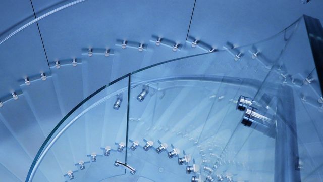 Need to furnish your supplier with measurements for a glass staircase? Find out how 