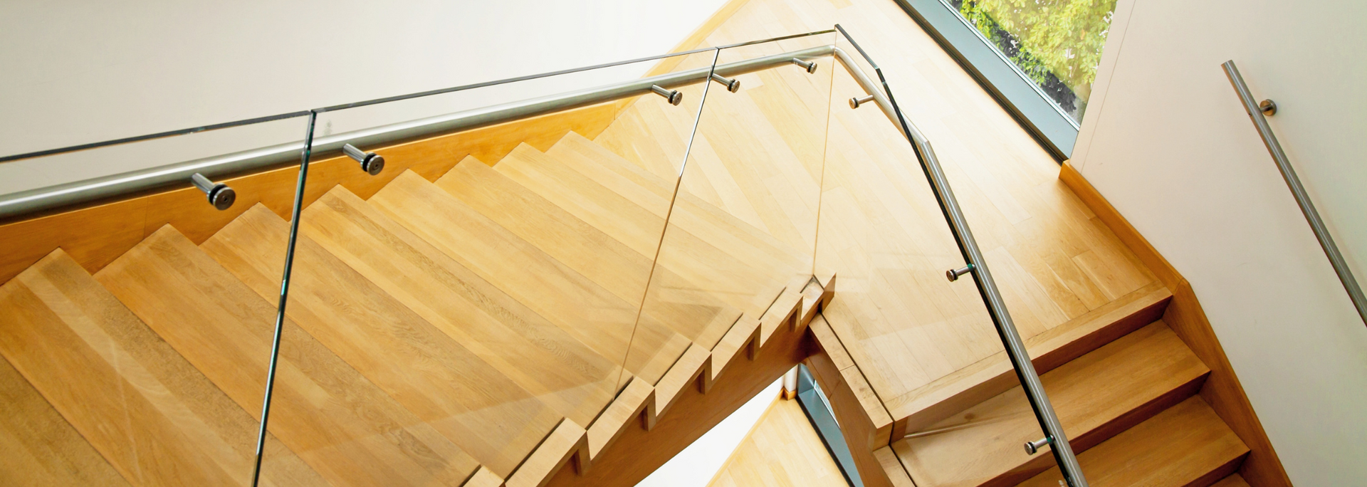 Picture of a glass balustrade on a stairway.