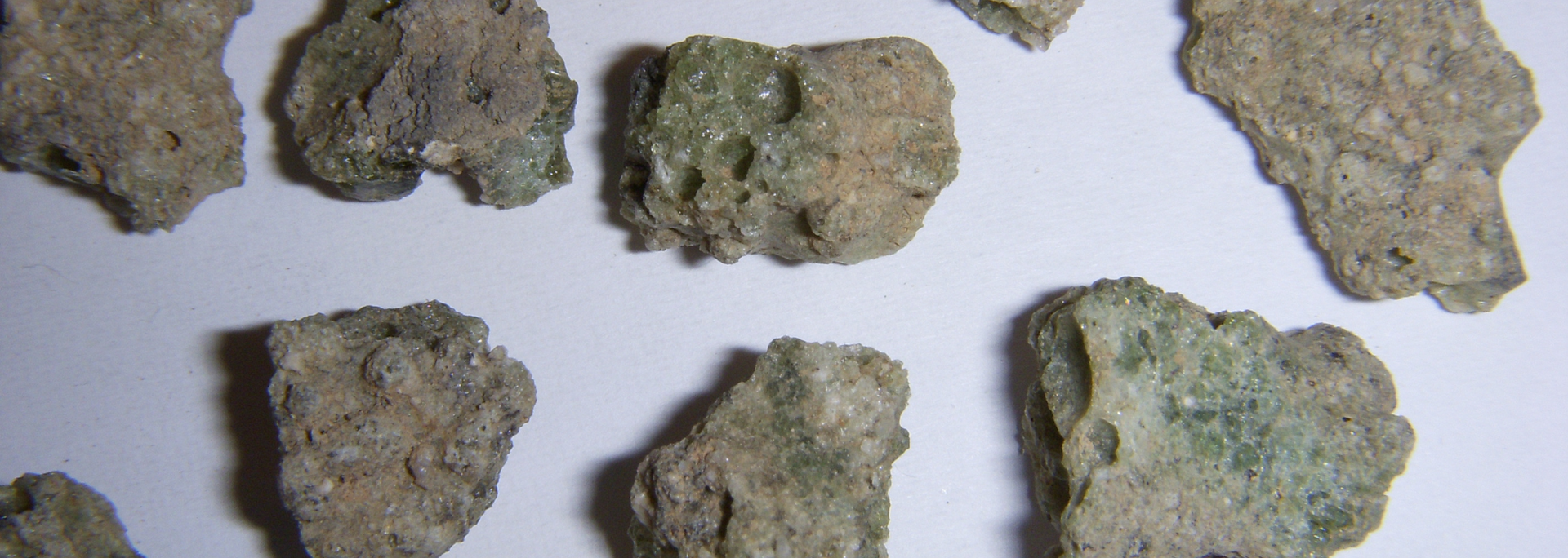 Picture of fragments of trinitite.