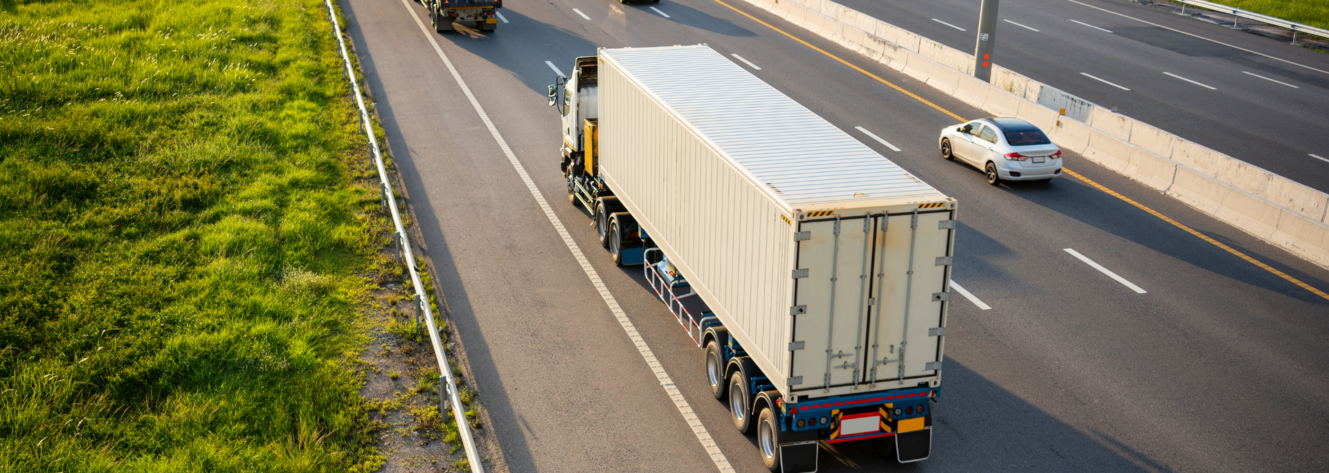 Picture of a lorry tootling along.
