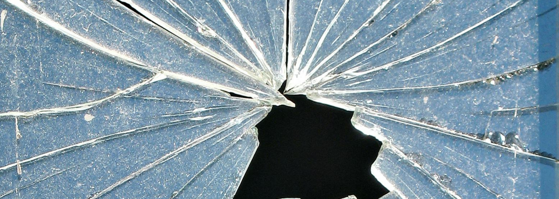 Picture of shattered annealed glass.