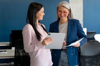 Women’s mentoring programs for school leaders
Supporting women’s professional growth in education
