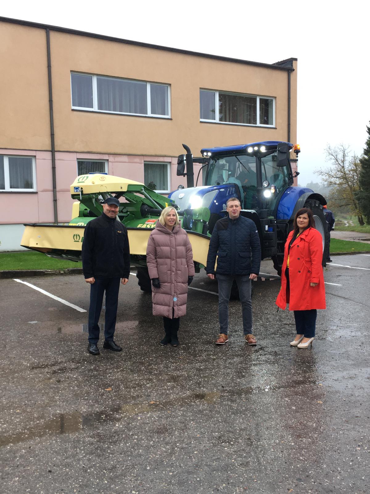 LTRTA ir uzsākusi līgumu slēgšanu ar lauksaimniecības tehnikumiem par materiāli tehniskās bāzes nodrošināšanu profesijas ,,Lauksaimniecības mehanizācijas tehniķis'' apgūšanai.