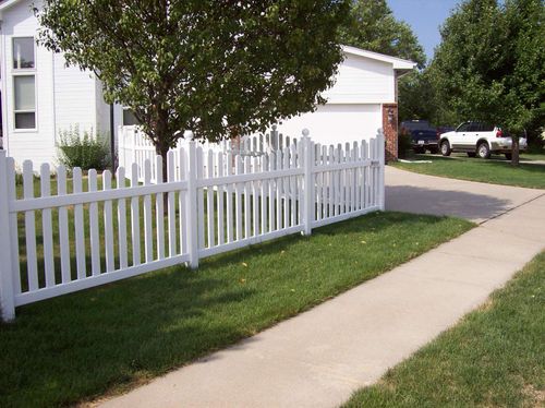 Simple Yard Fence — PVC Fences in Omaha, NE