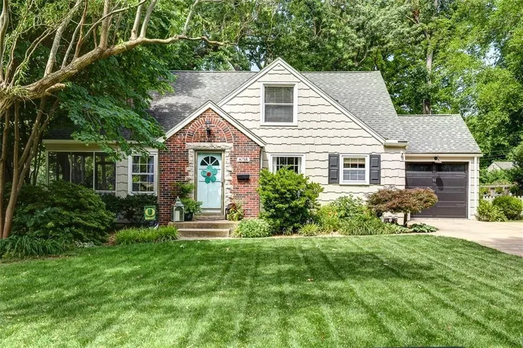 Single-Family Home Photo 2