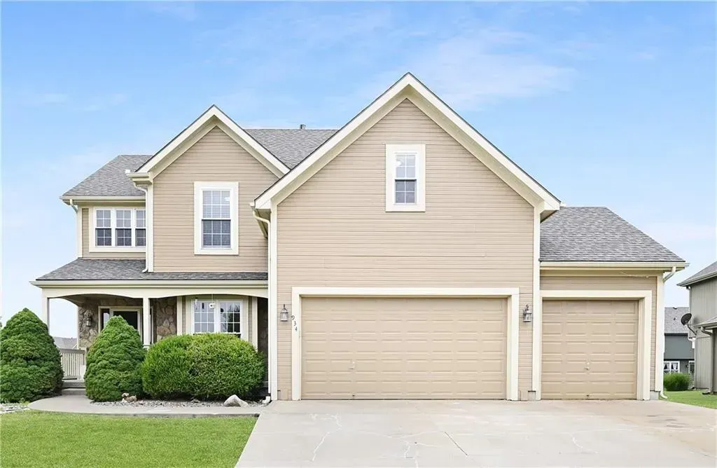 Single-Family Home Photo 3