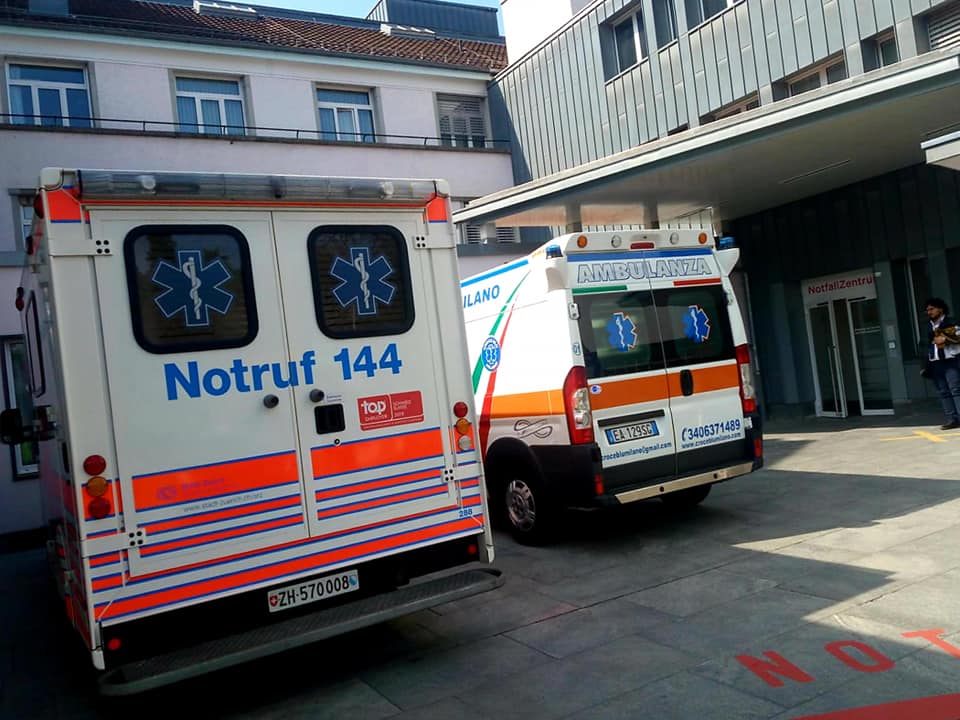 ambulanze parcheggiate