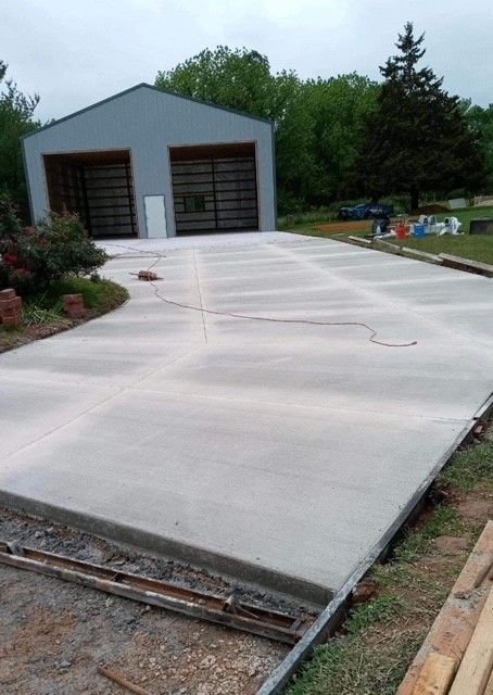 Garage with Driveway — Barnhart, MO — Hoffman Flatwork & Hardscape