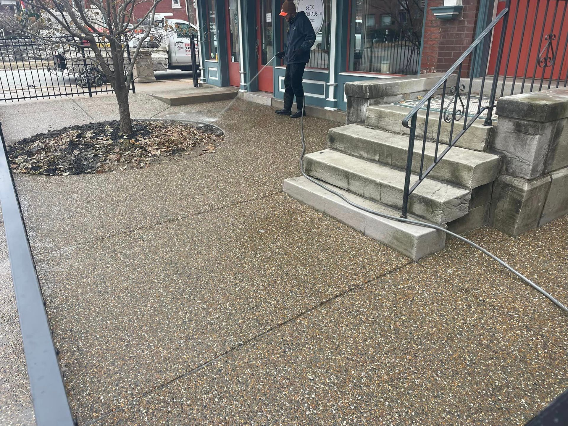 Aggregate Front Walkaway - St. Louis City - Hoffman Concrete LLC