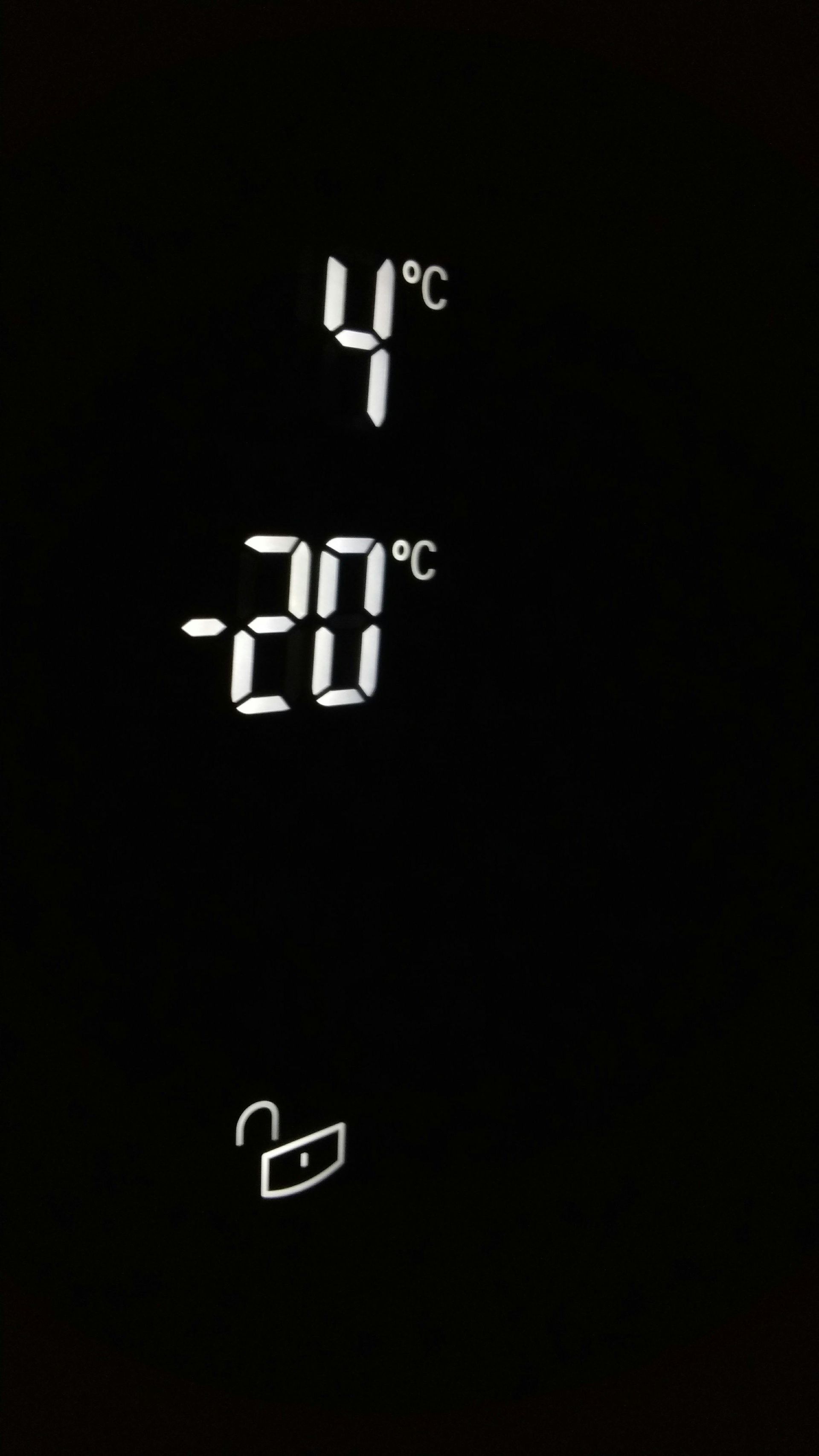Digital display showing 4°C and -20°C with an unlocked symbol.
