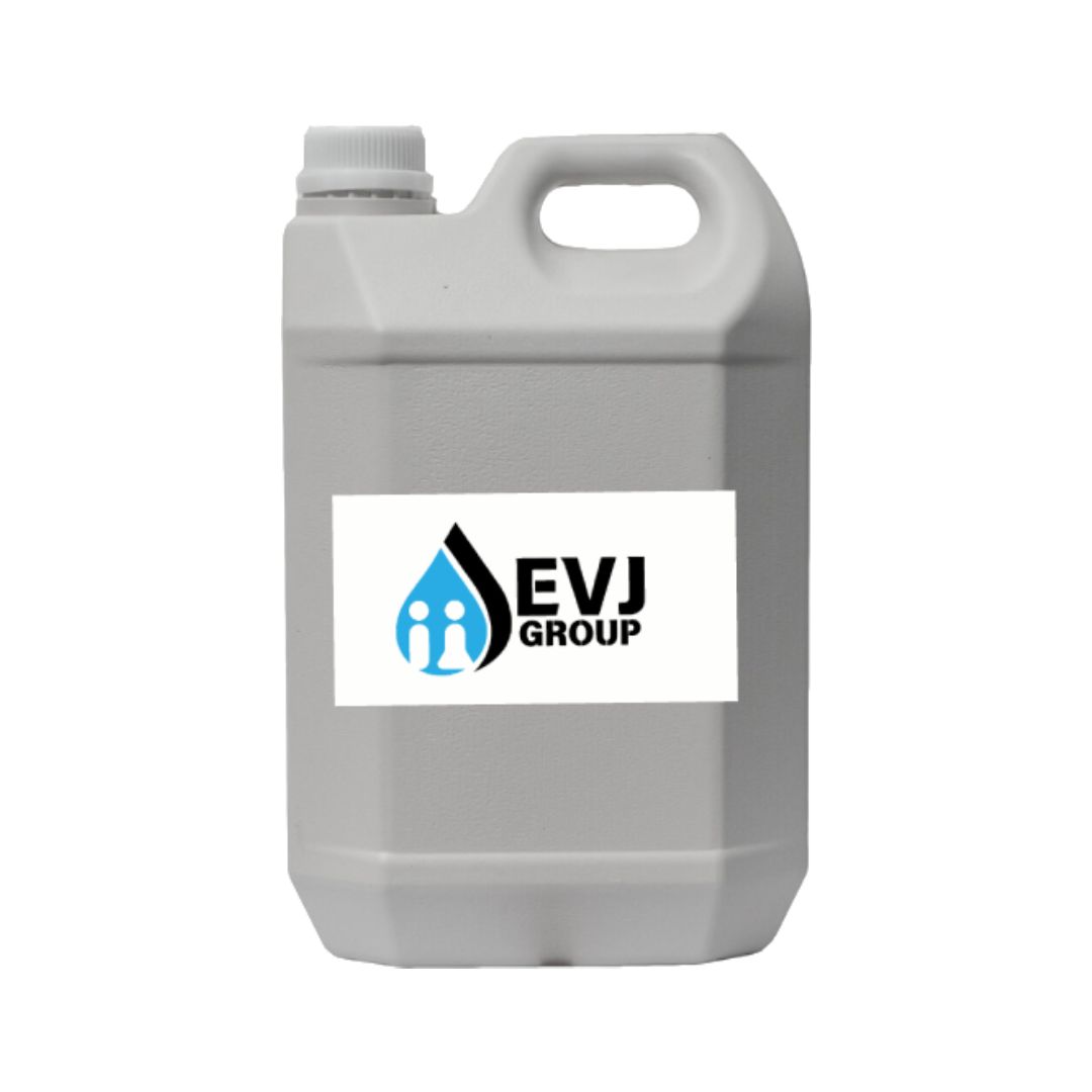 Una botella gris con una etiqueta que dice evj group