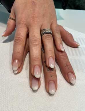 manicure e ricostruzione unghie in gel con effetto ombre