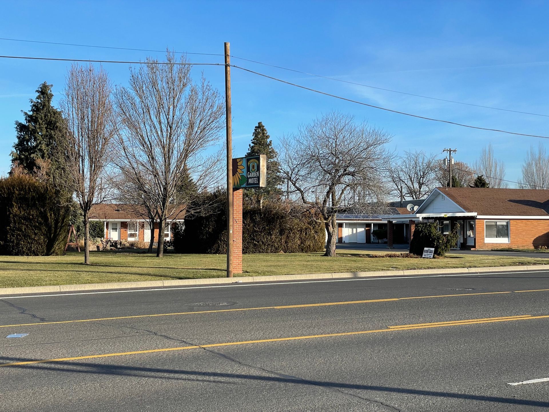 The Walla Walla Garden Motel from Isaacs Ave.