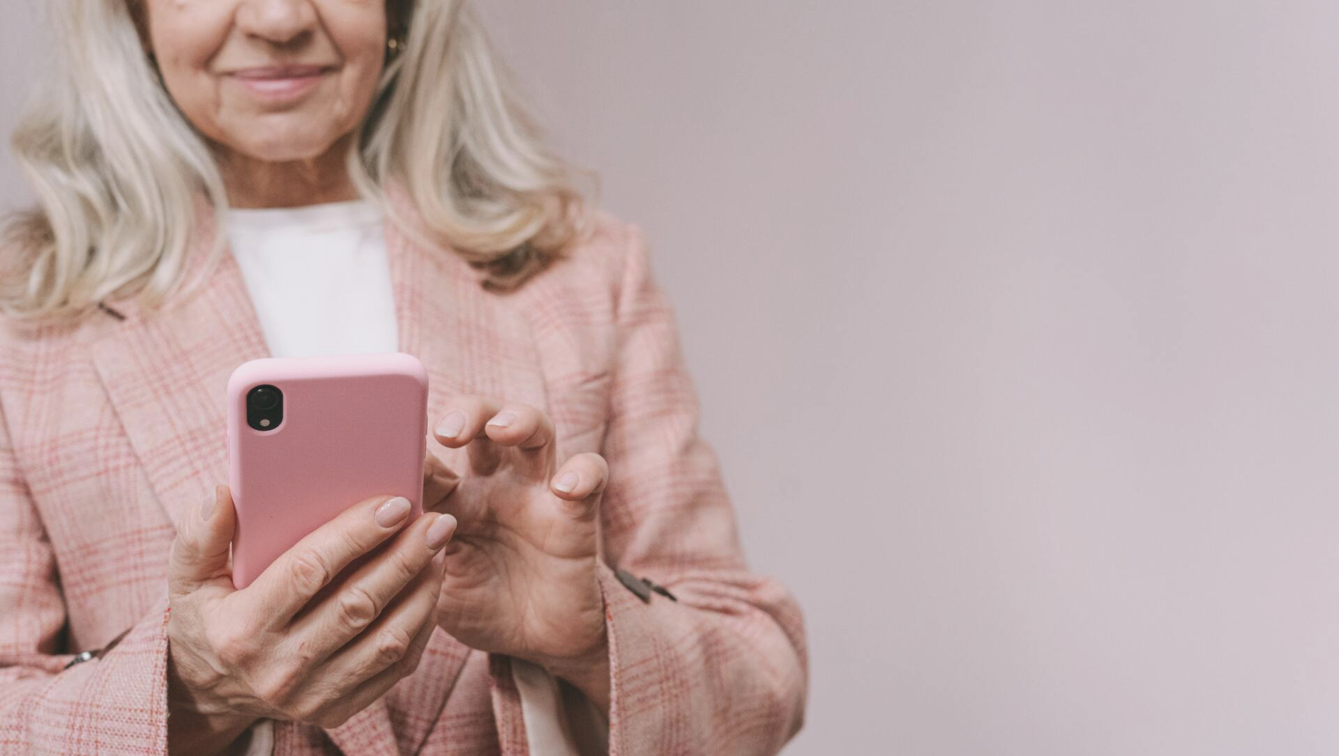 Business woman in pink on cell phone