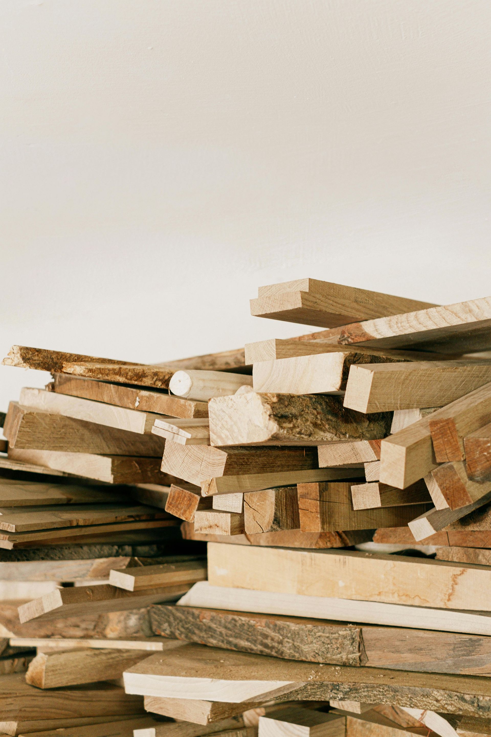 A pile of wood is stacked on top of each other on a table.