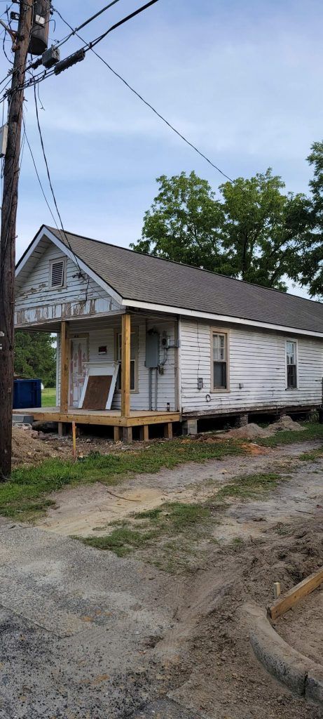 A White House With a Porch