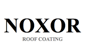 Un logo pour le revêtement de toiture Noxoor sur fond blanc