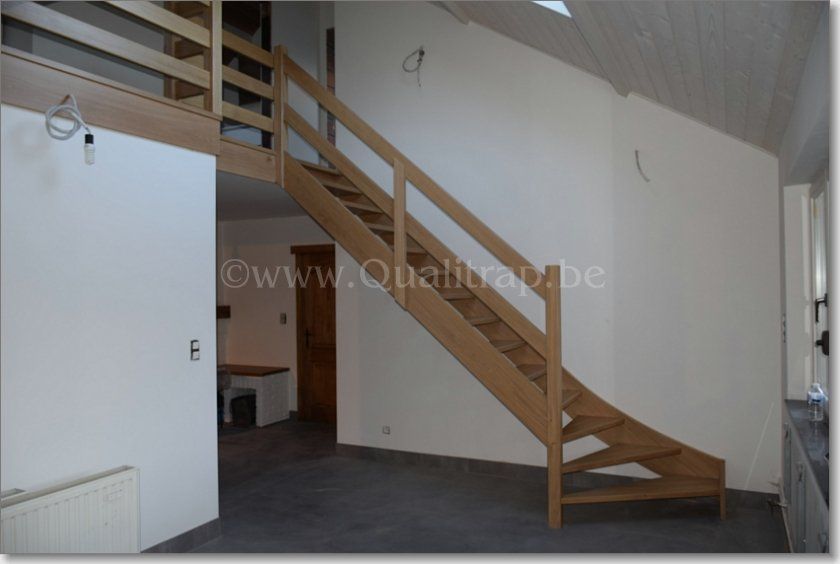 houten trap eik met leuning in plankvorm