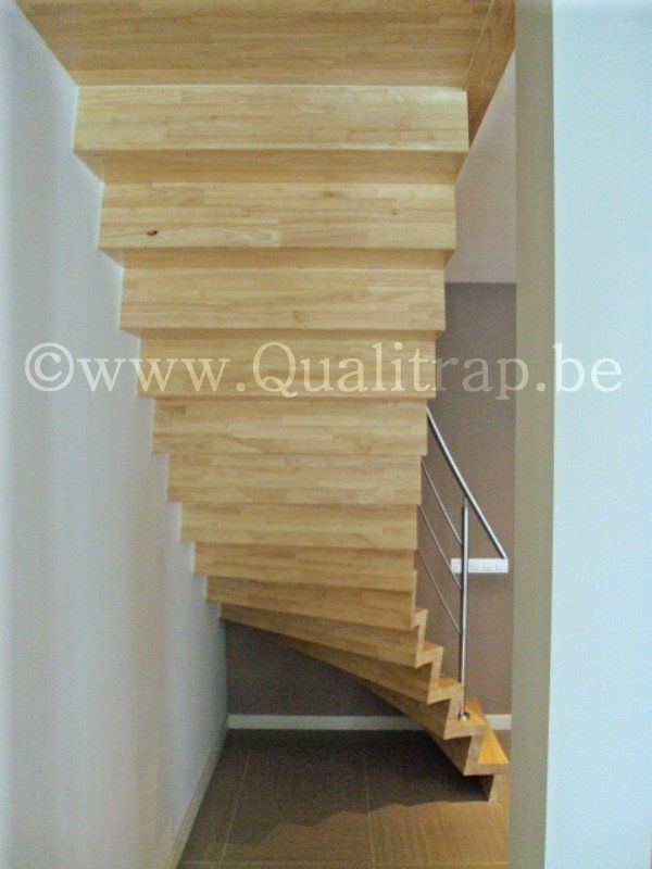 onderkant  houten trap