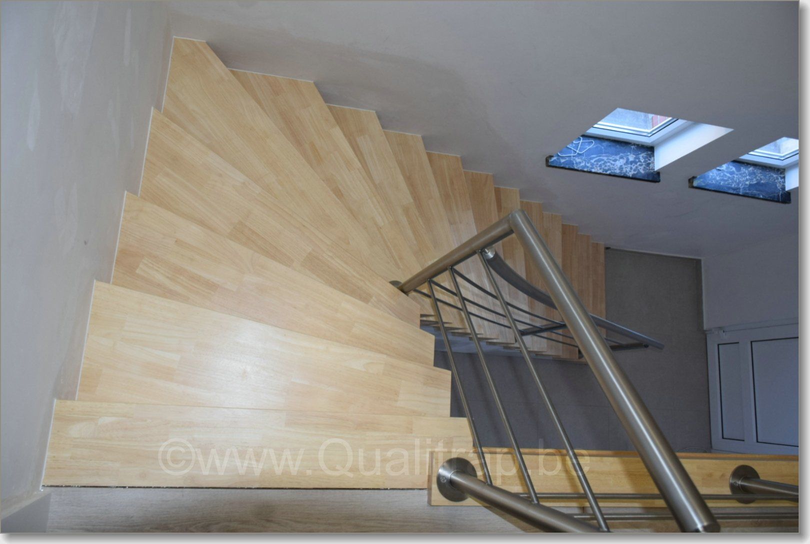 rubberwood trap hout