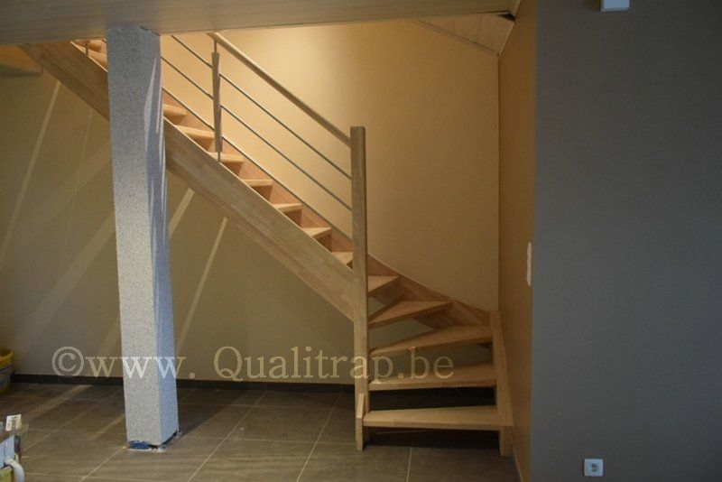 kwartdraaitrap rubberwood