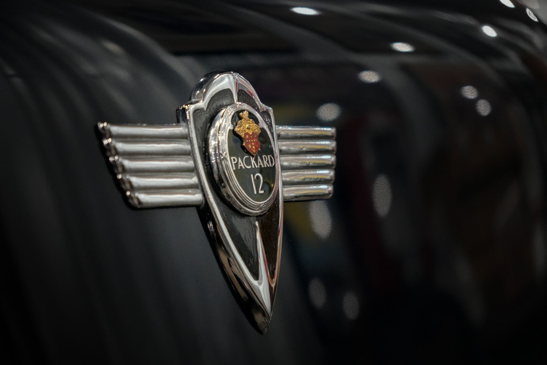 A close up of a car emblem on the side of a car.