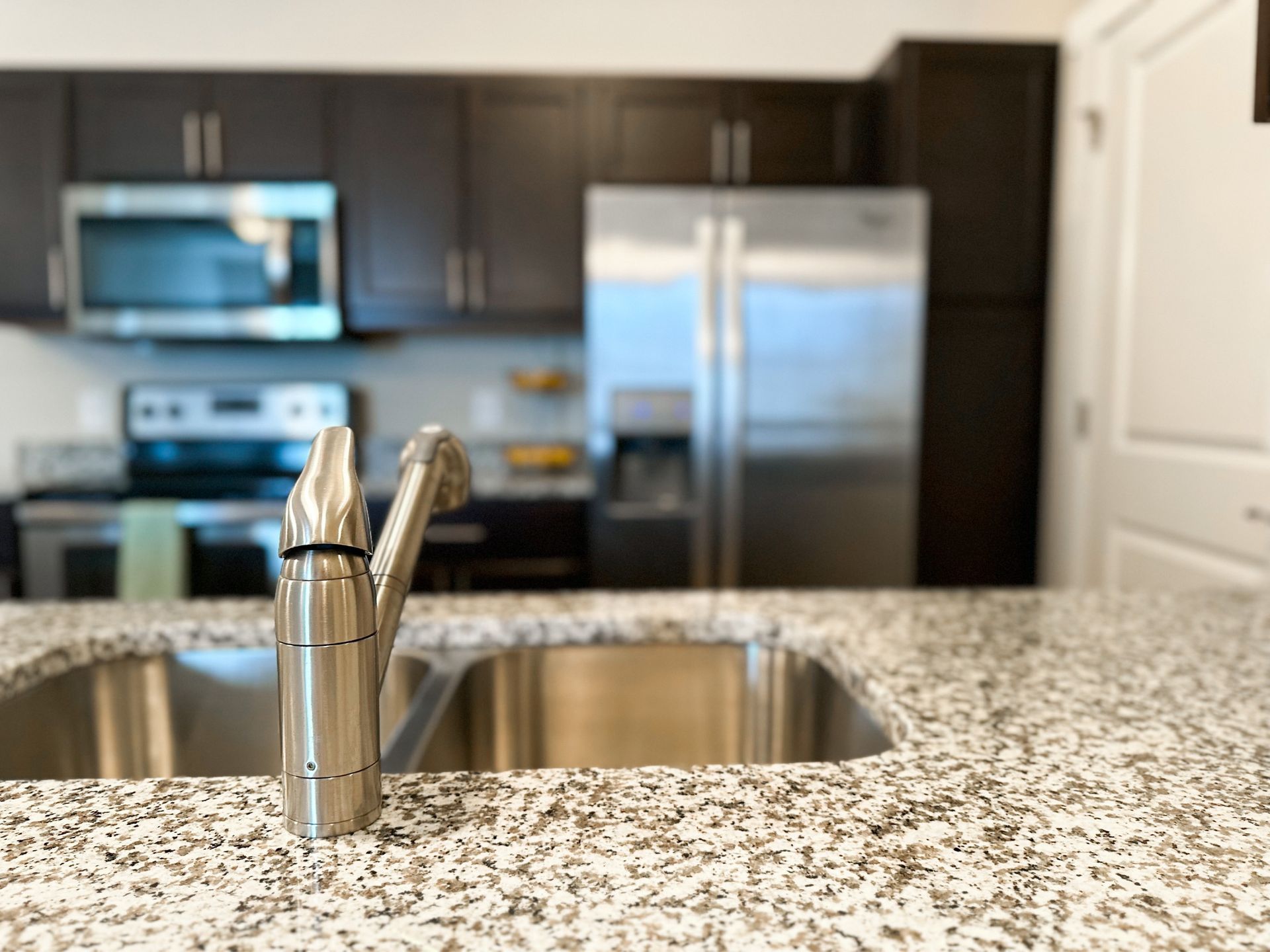 Photo of modern dining area, click here to view Amenities