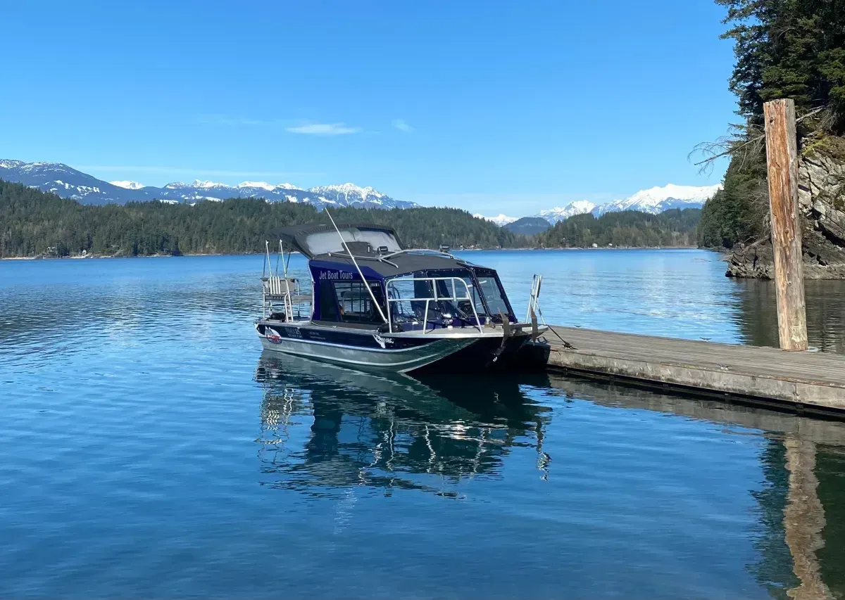 A boat is docked at a dock on a lake