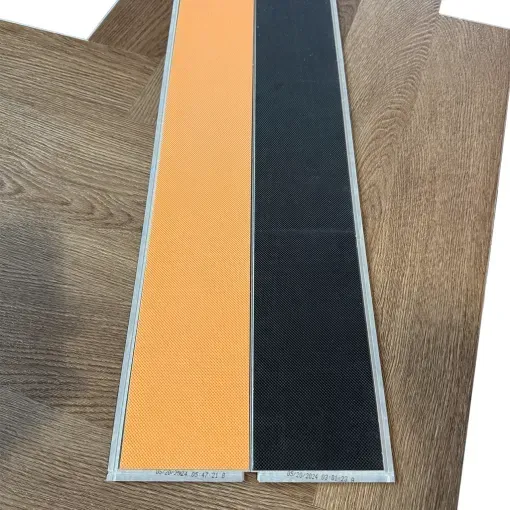 Piso Vinílico SPC Click 10033 Roble Americano SP041 6 mm con manta