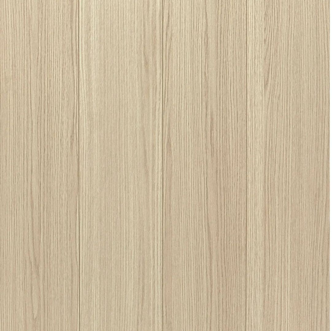 Revestimiento de madera color beige claro, veta vertical.