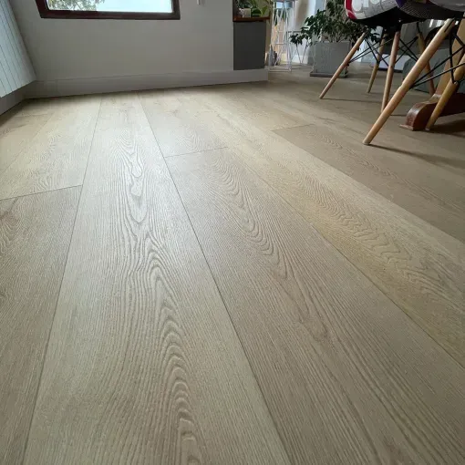 Piso Vinílico SPC Click Roble Tívoli SP027 5mm con manta