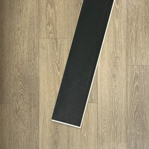 Piso Vinílico SPC Click Roble Nesso SP014 5mm con manta