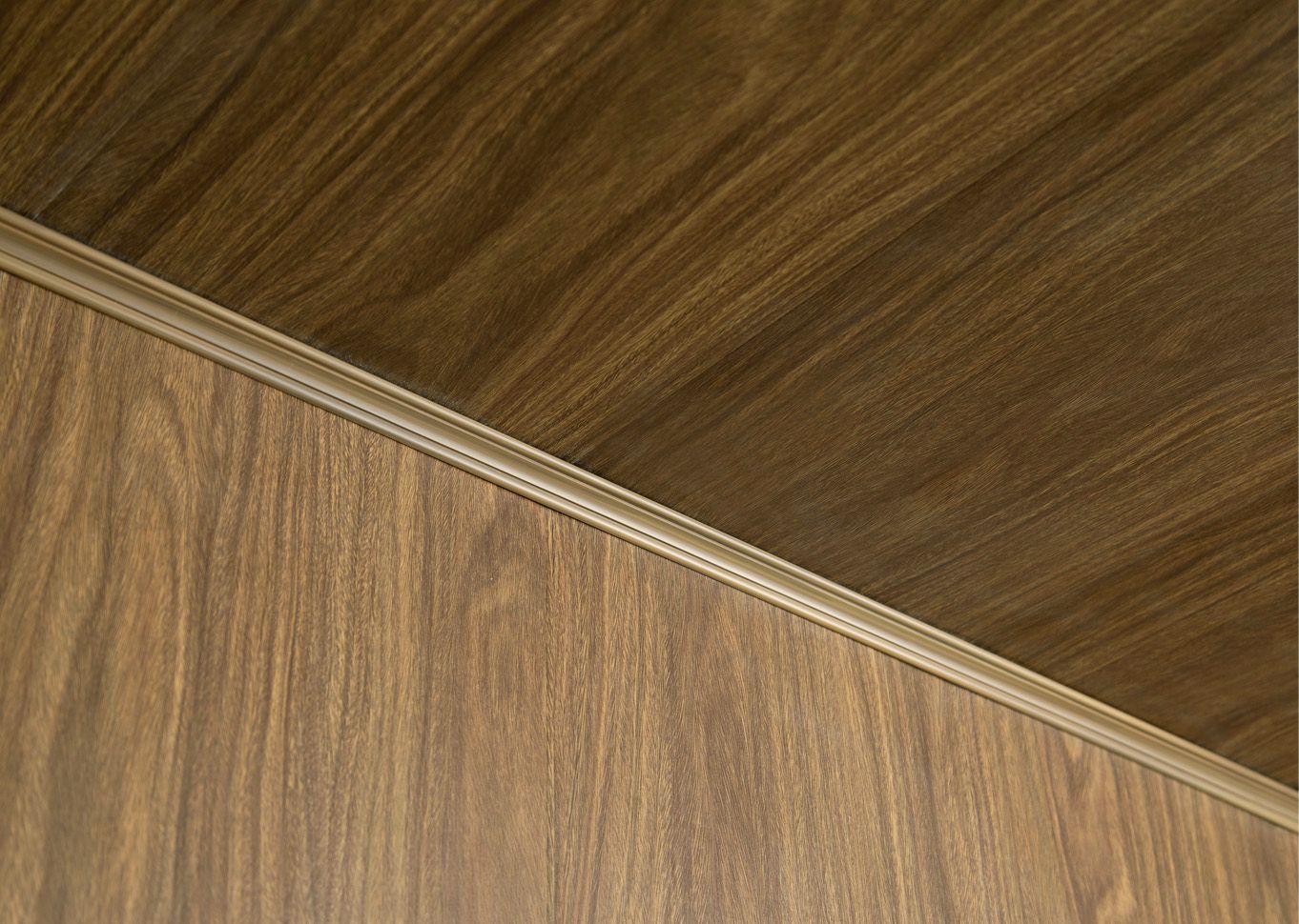 Cielorraso y revestimiento de PVC 5mm- Marrón oscuro.