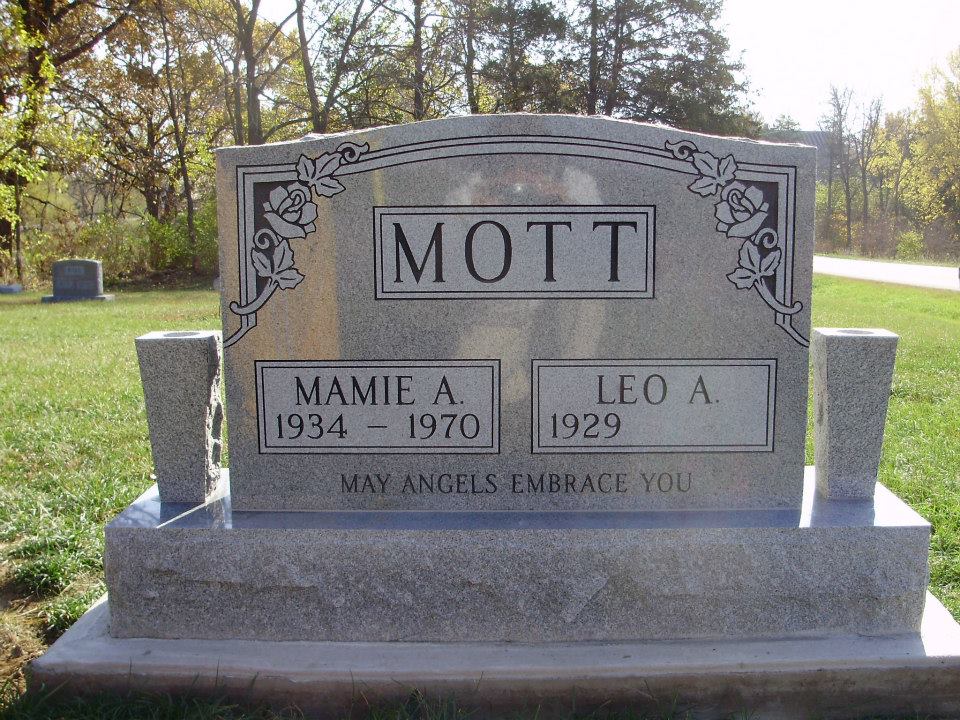 Traditional Design Monument - Ottumwa, IA - Patterson Monument LLC