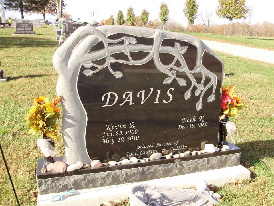 Sculpted Design Monument - Ottumwa, IA - Patterson Monument LLC Monument - Ottumwa, IA - Patterson Monument LLC