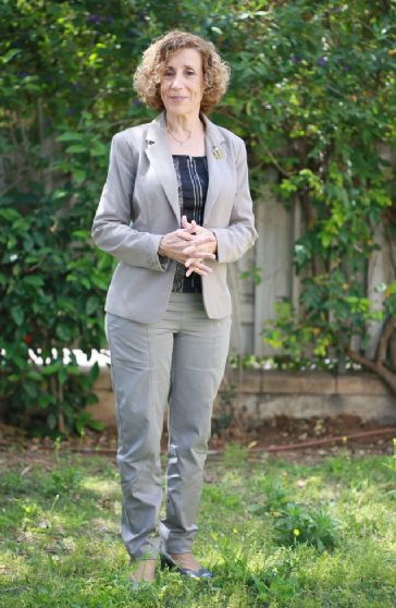 עופרה ניר שחם