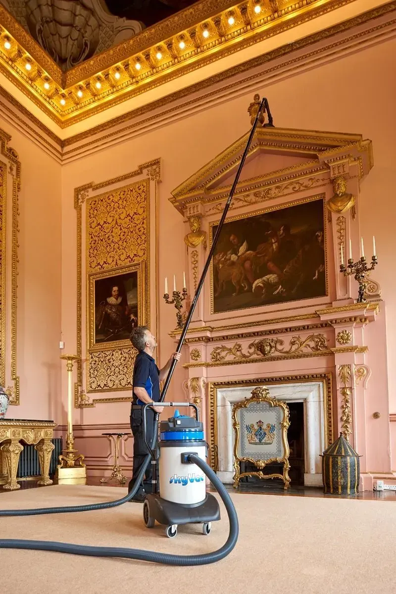 SkyVac internal 8-pole package. Includes poles, carry bag, various tools, and reaches 12m/40ft.