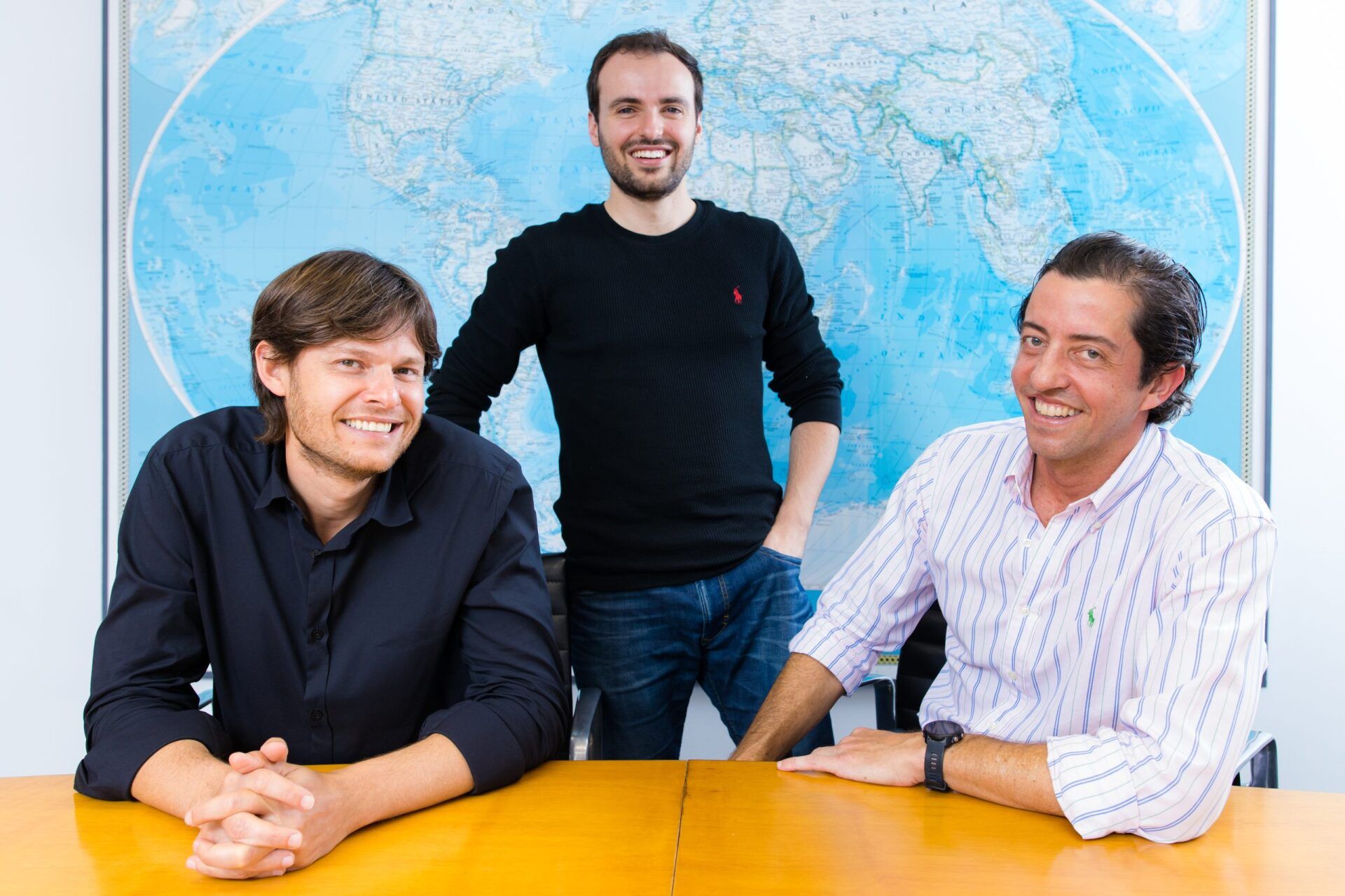 Caio Gelfi, Guilherme Rosenthal e Leonardo Baltieri, fundadores da Vixtra, fintech brasileira