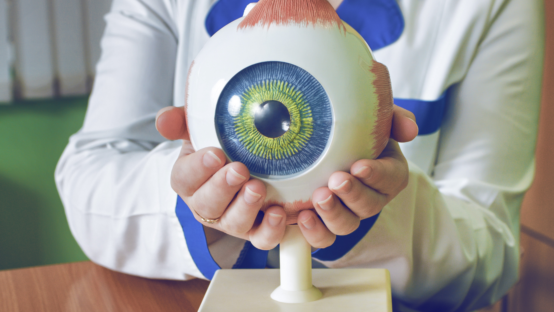 Glaucoma Surgery: Modern Tech for Healthy Eyes