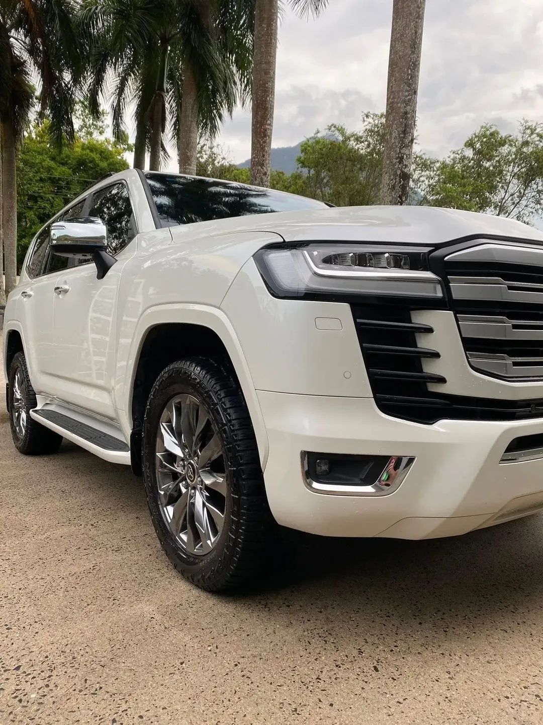 White SUV Parked Outdoors With Chrome Wheels and Trim — Detailed By Dan In Babinda, QLD