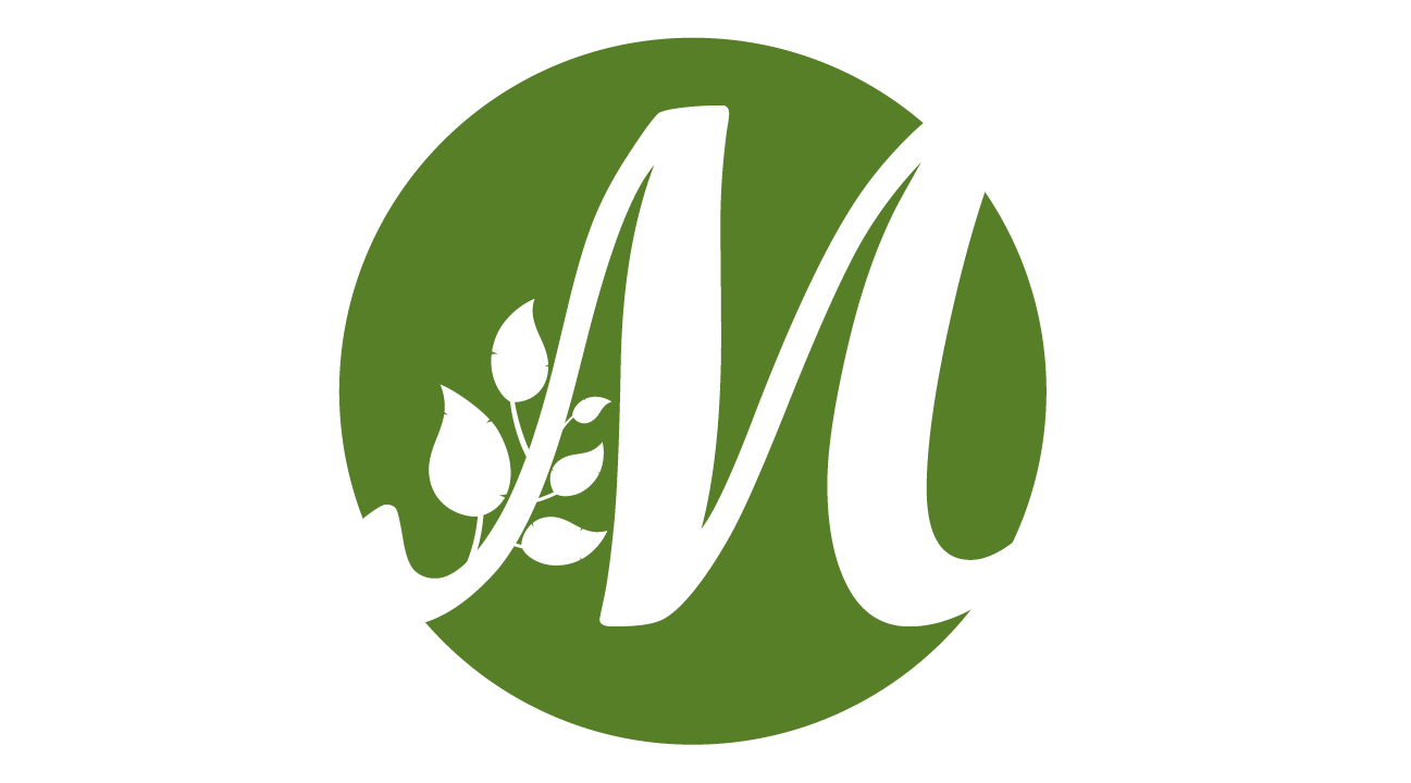 De letter m staat in een groene cirkel met bladeren