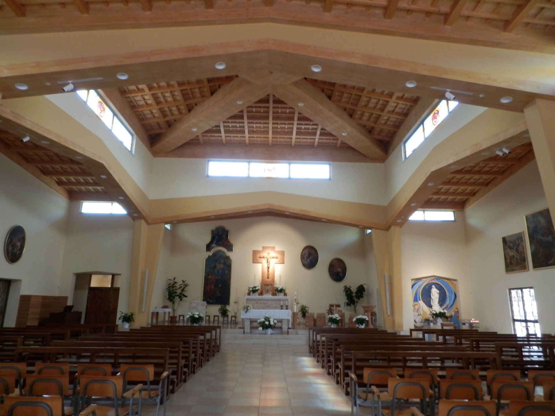 soffitto chiesa in legno