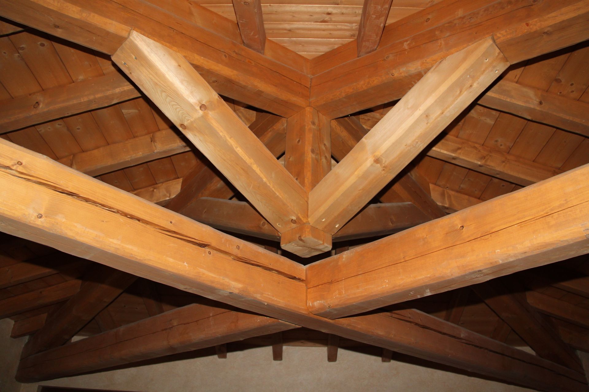 soffitto stanza legno