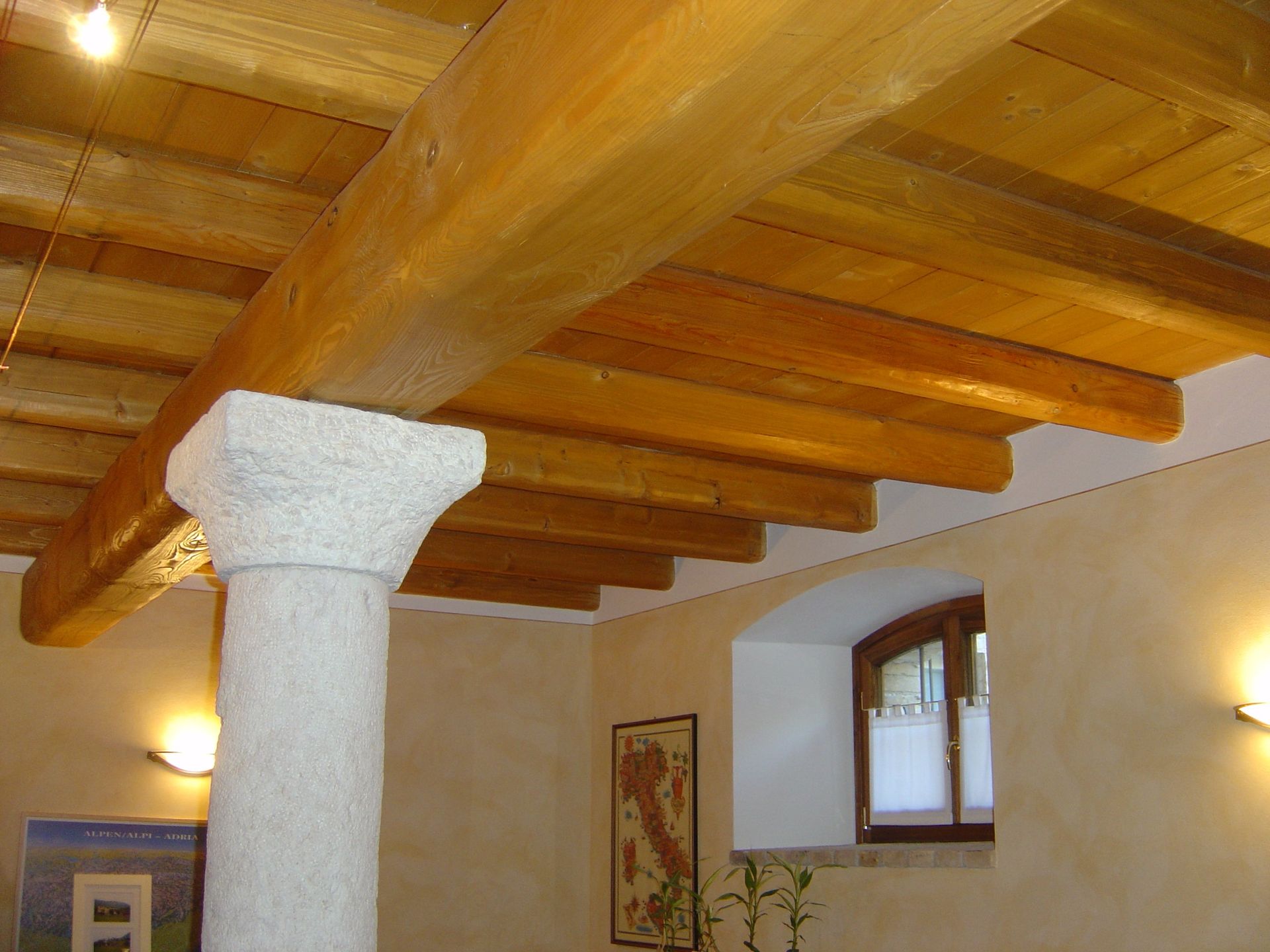 travi tonde di abete stagionato