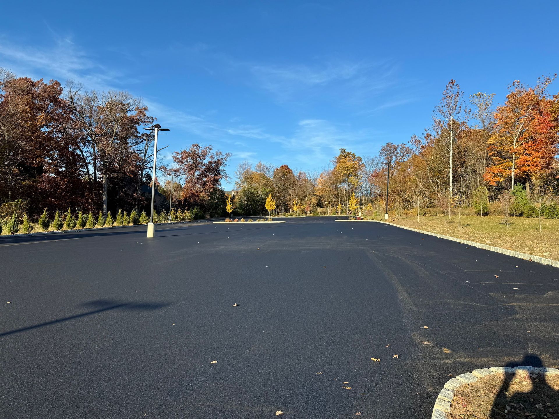 A parking lot with a lot of cars parked in it.