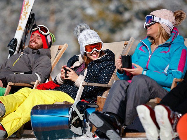 Ambiance électrisante de ski de printemps avec des événements et activités pour tous