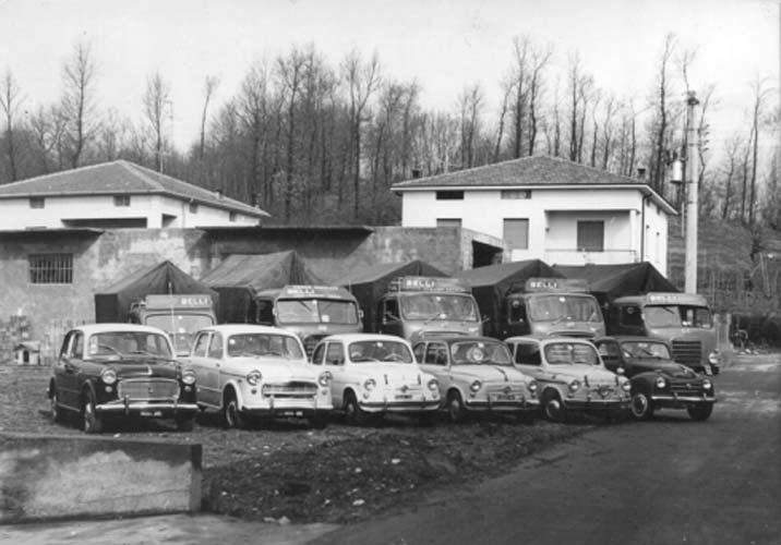Foto del parco mezzi negli anni Sessanta