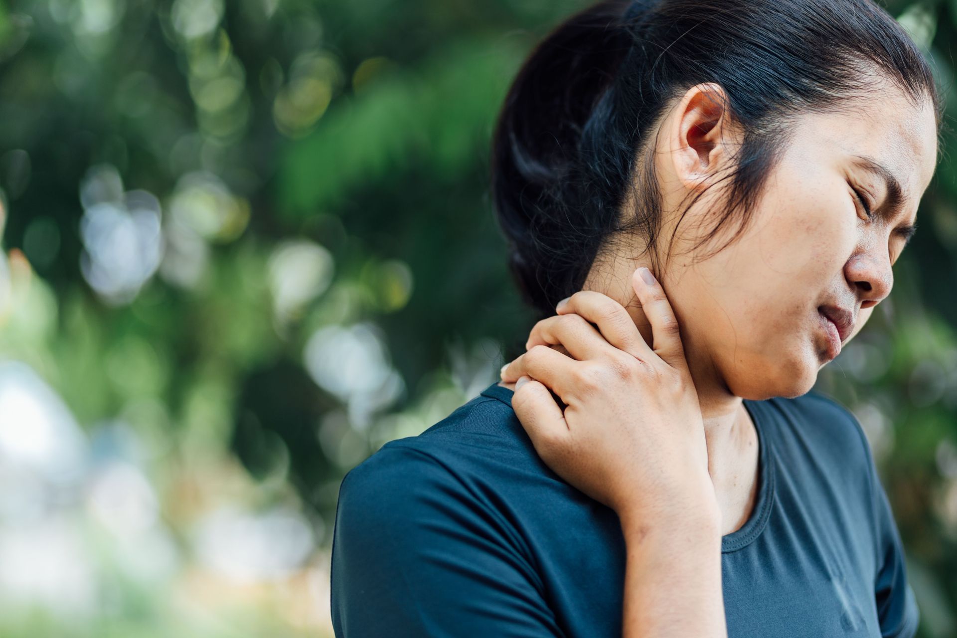 Treating neck pain in Adelaide at Chiropractic On Winston Treating neck pain in Adelaide at Chiropractic On Winston
