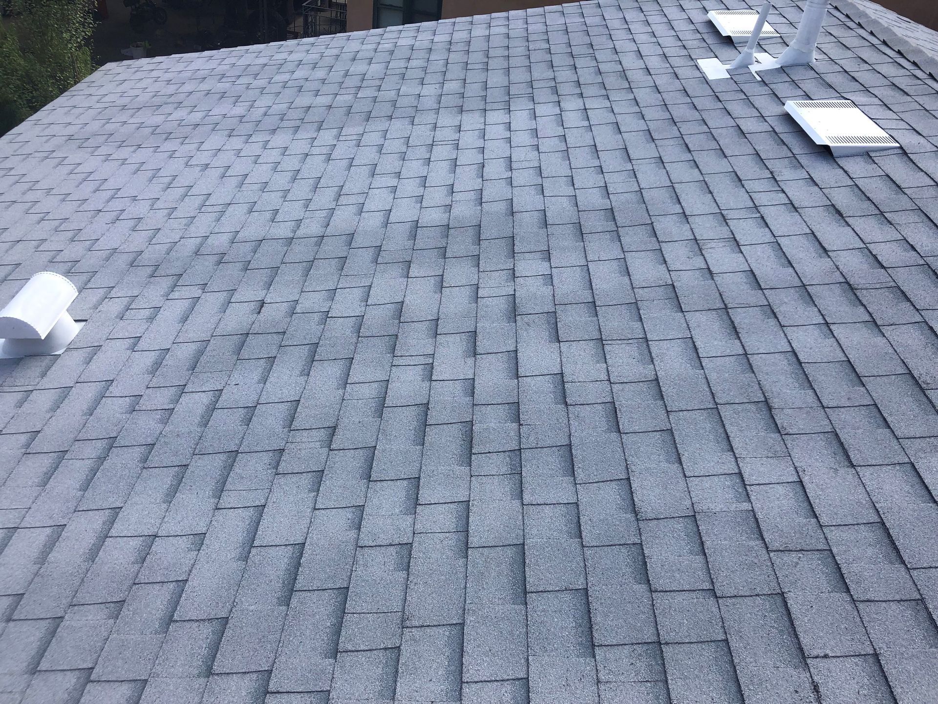 A close up of a roof with a lot of shingles on it.